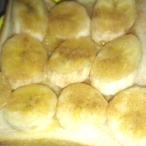 バナナとクリームチーズのシナモントースト
